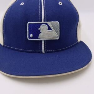 ew Era Vintage Y2K Phillies White & Blue Fitted Cap Size 7 1/2